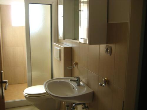 Apartments with a parking space Kastel Stari Kastela - 12691 - image 12