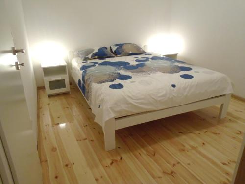Three-Bedroom Apartment with Balcony and Sea View image 10