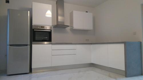 Three-Bedroom Apartment with Balcony and Sea View image 5