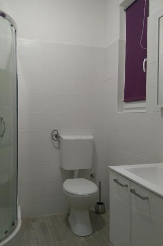 Three-Bedroom Apartment with Balcony and Sea View image 7