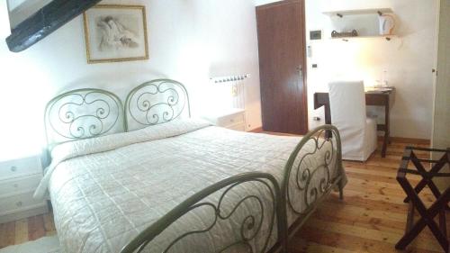 2 twin beds