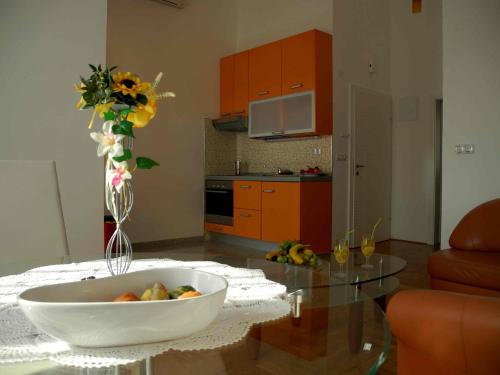 Apartments by the sea Jezera Murter - 12728 - image 8