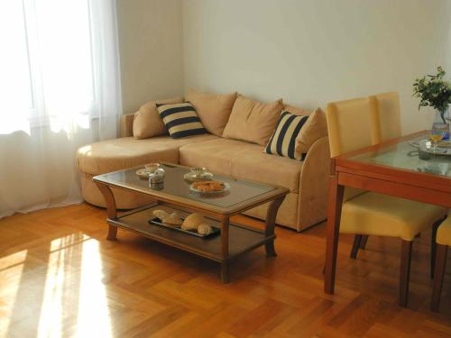 Apartments by the sea Jezera Murter - 12728 - image 3