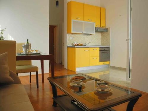 Apartments by the sea Jezera Murter - 12728 - image 6