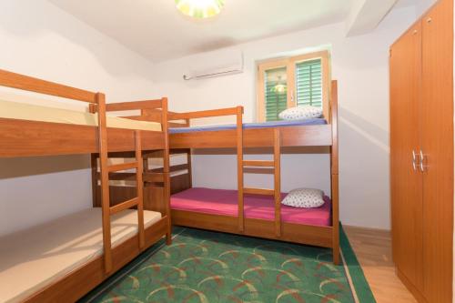 Holiday apartments Split - 12749 - image 11