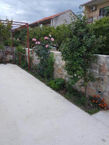 Apartments with a parking space Trogir - 12695 - image 10