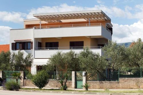 Apartments with a parking space Drnis Zagora - 12769 Drniš 