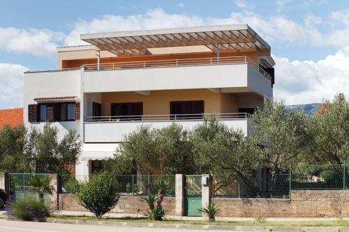 Apartments with a parking space Drnis, Zagora - 12769 - Drniš