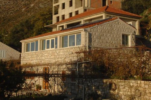  Family friendly house with a swimming pool Mlini, Dubrovnik - 12828, Pension in Mlini