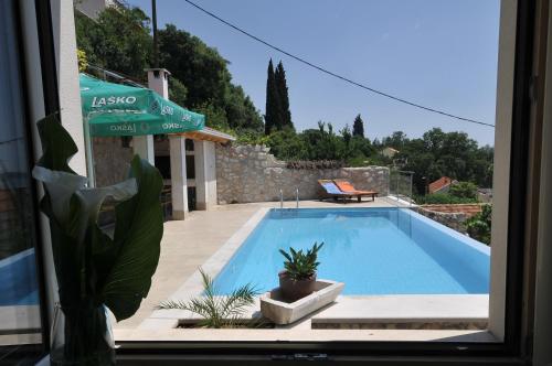 Family friendly house with a swimming pool Mlini, Dubrovnik - 12828 in ซาฟเรลเย