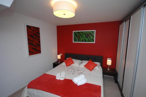 Family friendly house with a swimming pool Mlini, Dubrovnik - 12828 in ซาฟเรลเย