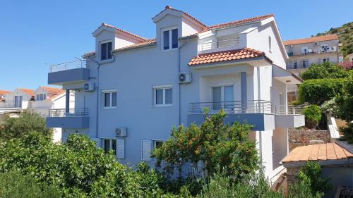 Apartments with a parking space Bilo Primosten - 12870 - main image