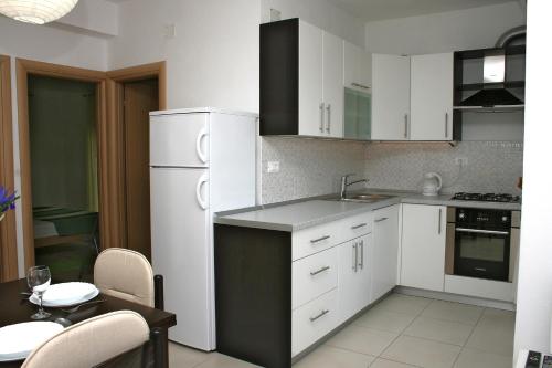Apartments with a parking space Bilo Primosten - 12870 - image 13