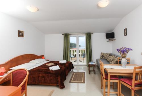 Studio with Balcony and Sea View