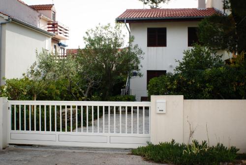 Apartments with a parking space Sabunike, Zadar - 12960 - Location saisonnière - Privlaka