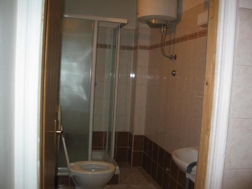 Three-Bedroom Apartment with Terrace image 7