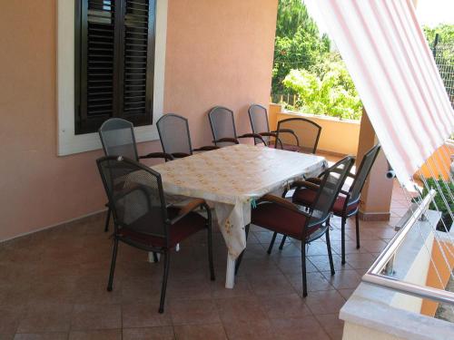 Three-Bedroom Apartment with Terrace image 2