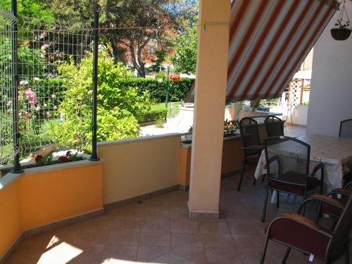 Three-Bedroom Apartment with Terrace image 1