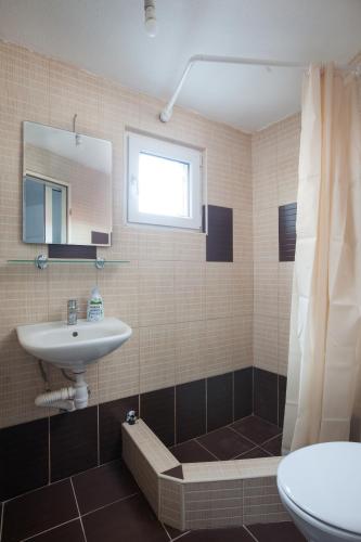 Secluded fisherman's cottage Cove Tvrdni Dolac Hvar - 13018 - image 4