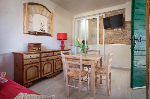 Secluded fisherman's cottage Cove Tvrdni Dolac Hvar - 13018 - image 11