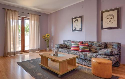 Apartments with a swimming pool Pula - 13020 - image 11