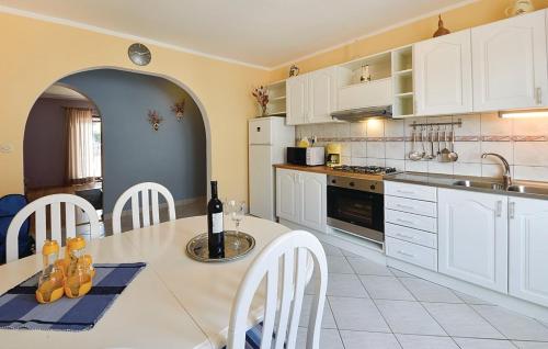 Apartments with a swimming pool Pula - 13020 - image 4