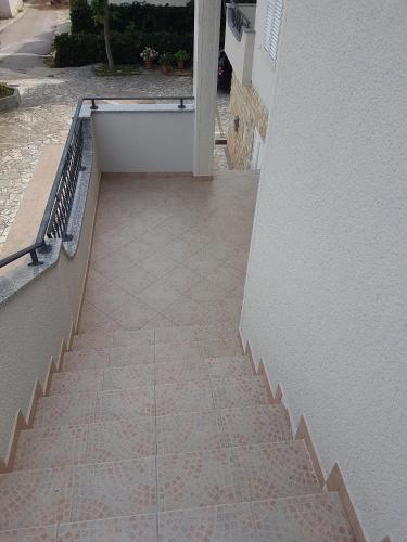 Apartments by the sea Novalja Pag - 13033 - image 2