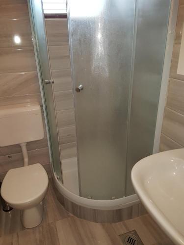 One-Bedroom Apartment with Balcony and Sea View image 2
