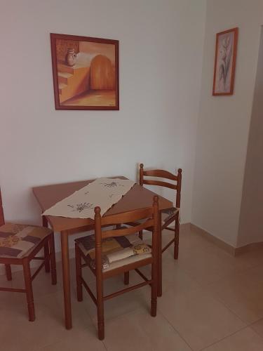 One-Bedroom Apartment with Balcony and Sea View image 5