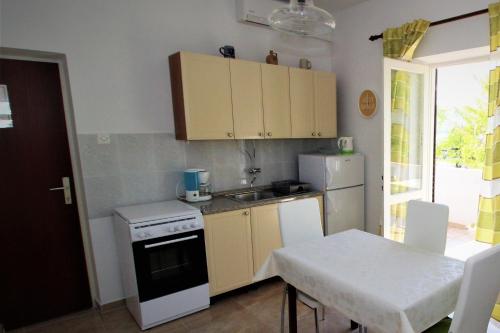 One-Bedroom Apartment with Balcony and Sea View image 6