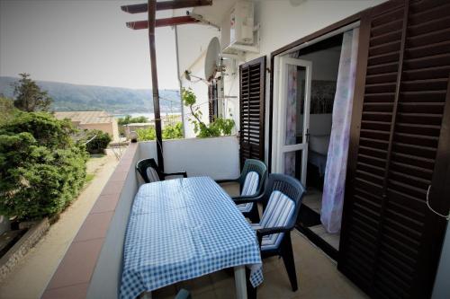 Two-Bedroom Apartment with Balcony and Sea View image 6