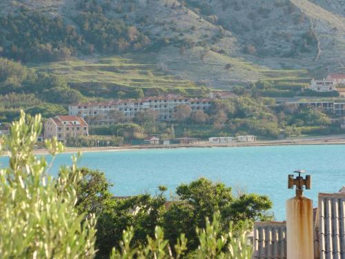 Two-Bedroom Apartment with Balcony and Sea View image 3