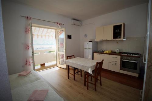 Studio with Balcony and Sea View image 7