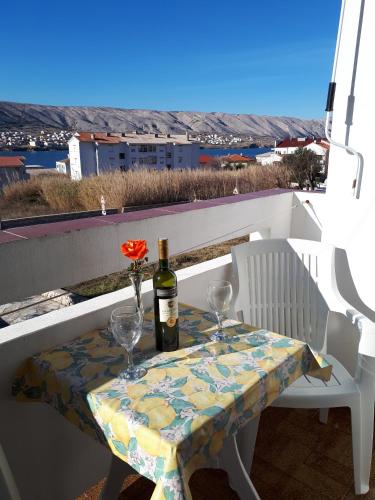 Studio with Balcony and Sea View image 8