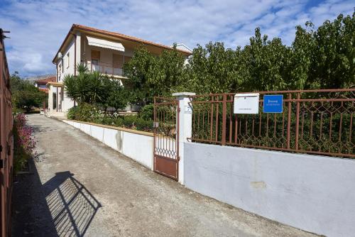 Triple Room Trogir 13102b - main image