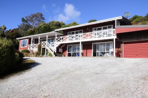 2 bedrooms, 5 beds