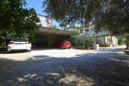 Apartments and rooms with parking space Trogir - 13102 - image 4