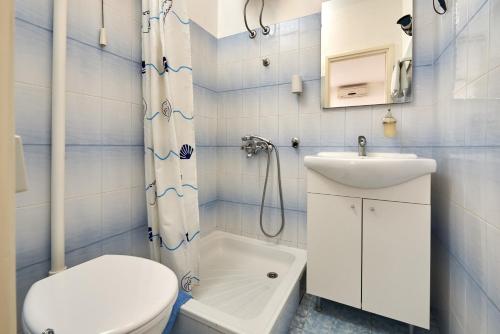 Apartments and rooms with parking space Trogir - 13102 - image 2