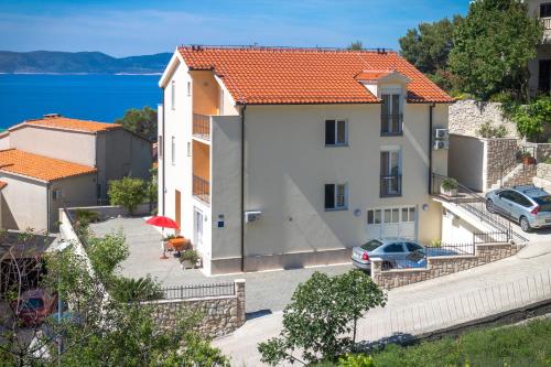 Apartments and rooms by the sea Brela, Makarska - 13118 - Chambre d'hôtes - Brela