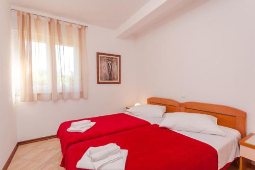 One-Bedroom Apartment with Terrace image 3