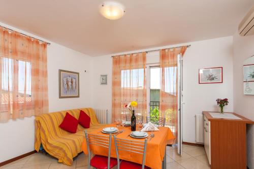 One-Bedroom Apartment with Balcony and Sea View room in Apartments and rooms by the sea Brela Makarska - 13118