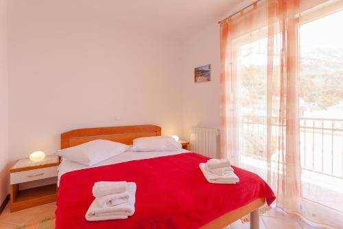 One-Bedroom Apartment with Balcony and Sea View image 3