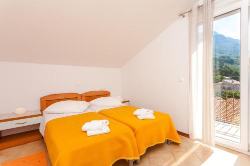 One-Bedroom Apartment with Balcony and Sea View image 6