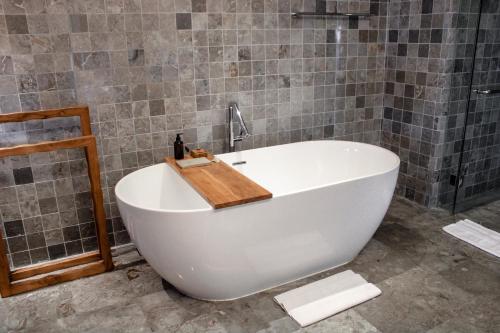 Badkamer, Amnaya Resort Nusa Dua in Nusa Dua