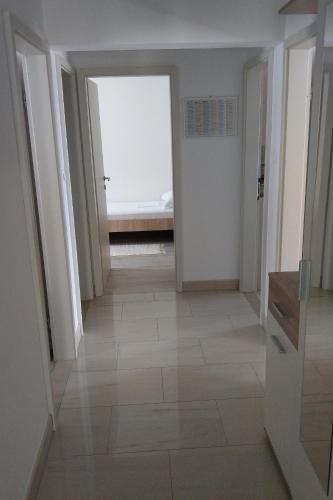 Three-Bedroom Apartment with Terrace and Sea View image 1