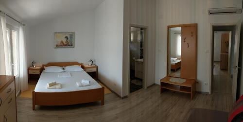 Three-Bedroom Apartment with Terrace and Sea View image 10