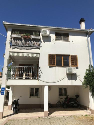 Apartments by the sea Trogir - 13167 - image 14