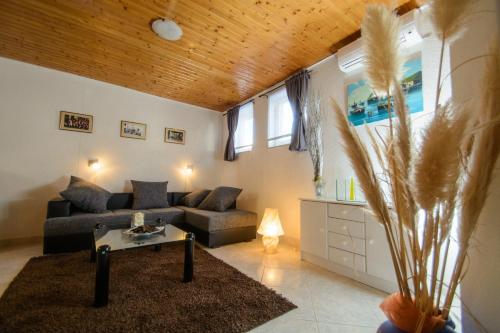 Apartments by the sea Trogir - 13167 - image 6