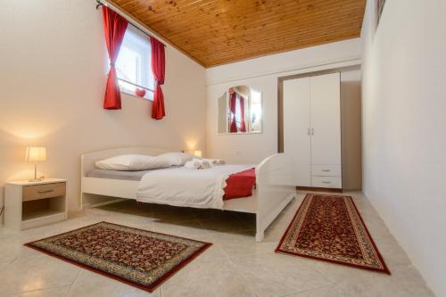 Apartments by the sea Trogir - 13167 - image 5