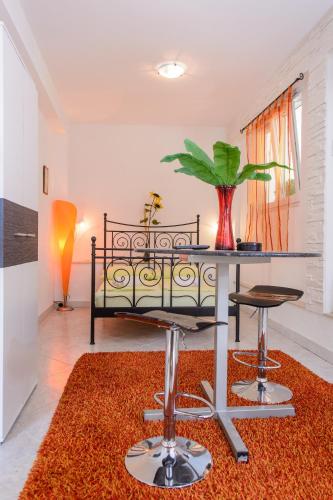Apartments by the sea Trogir - 13167 - image 11